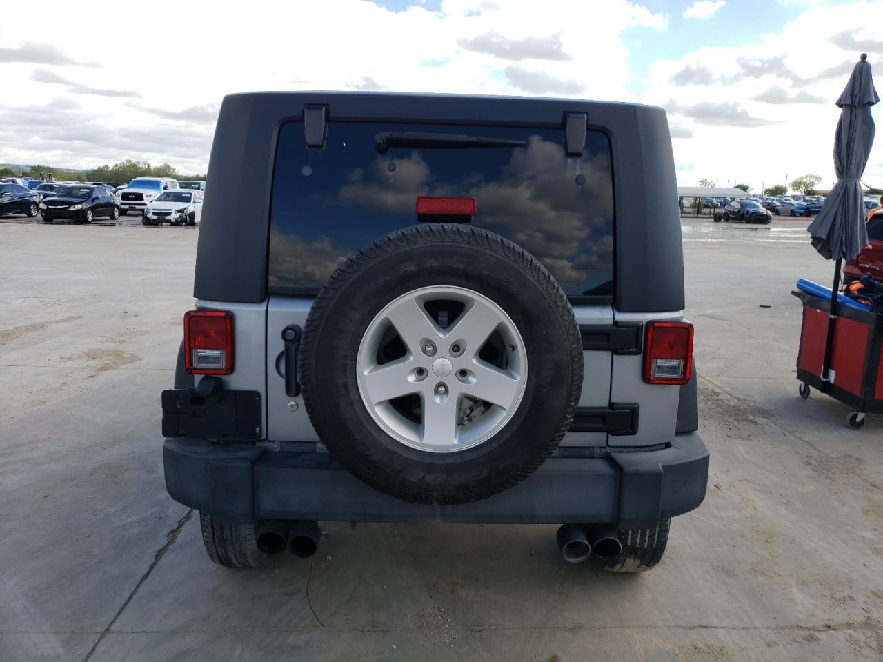 2017 JEEP WRANGLER U - Image 6