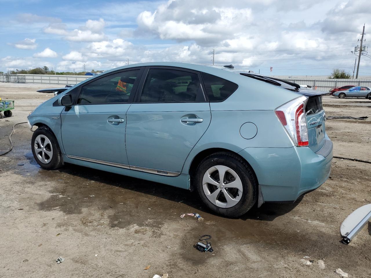 2015 TOYOTA PRIUS - Image 2