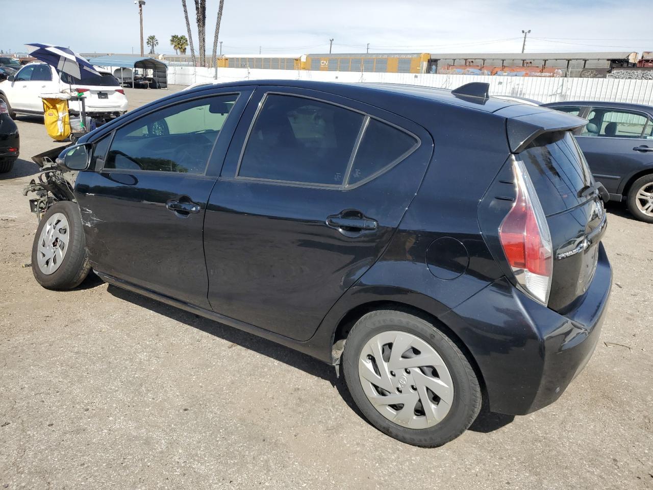 2015 TOYOTA PRIUS C - Image 2
