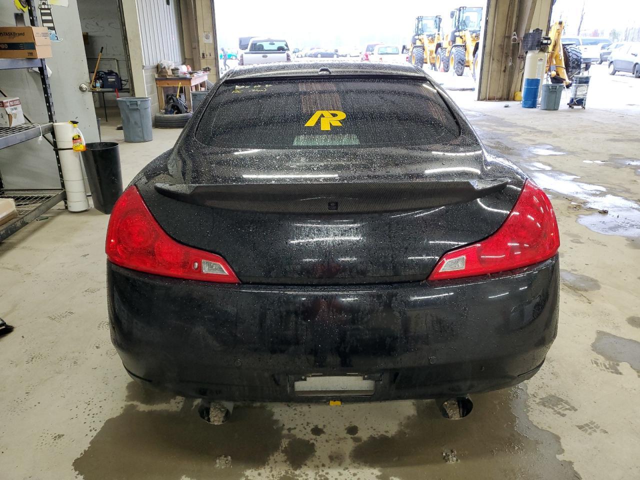 2011 INFINITI G37 - Image 6