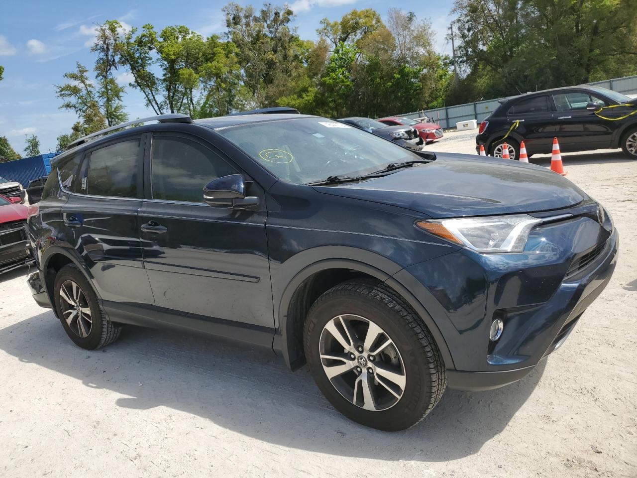 2017 TOYOTA RAV4 XLE - Image 4
