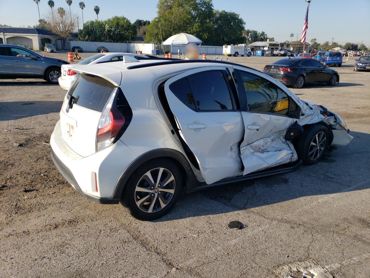 2018 TOYOTA PRIUS C - Image 3