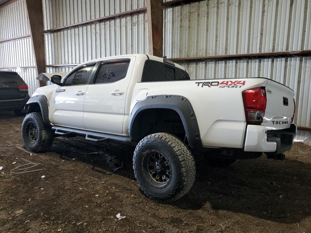 2017 TOYOTA TACOMA DOU - Фото 2
