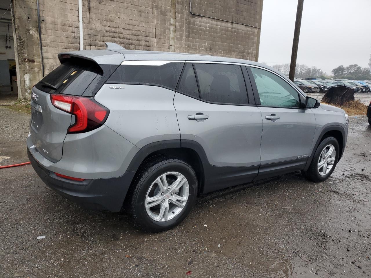 2023 GMC TERRAIN SL - Image 3