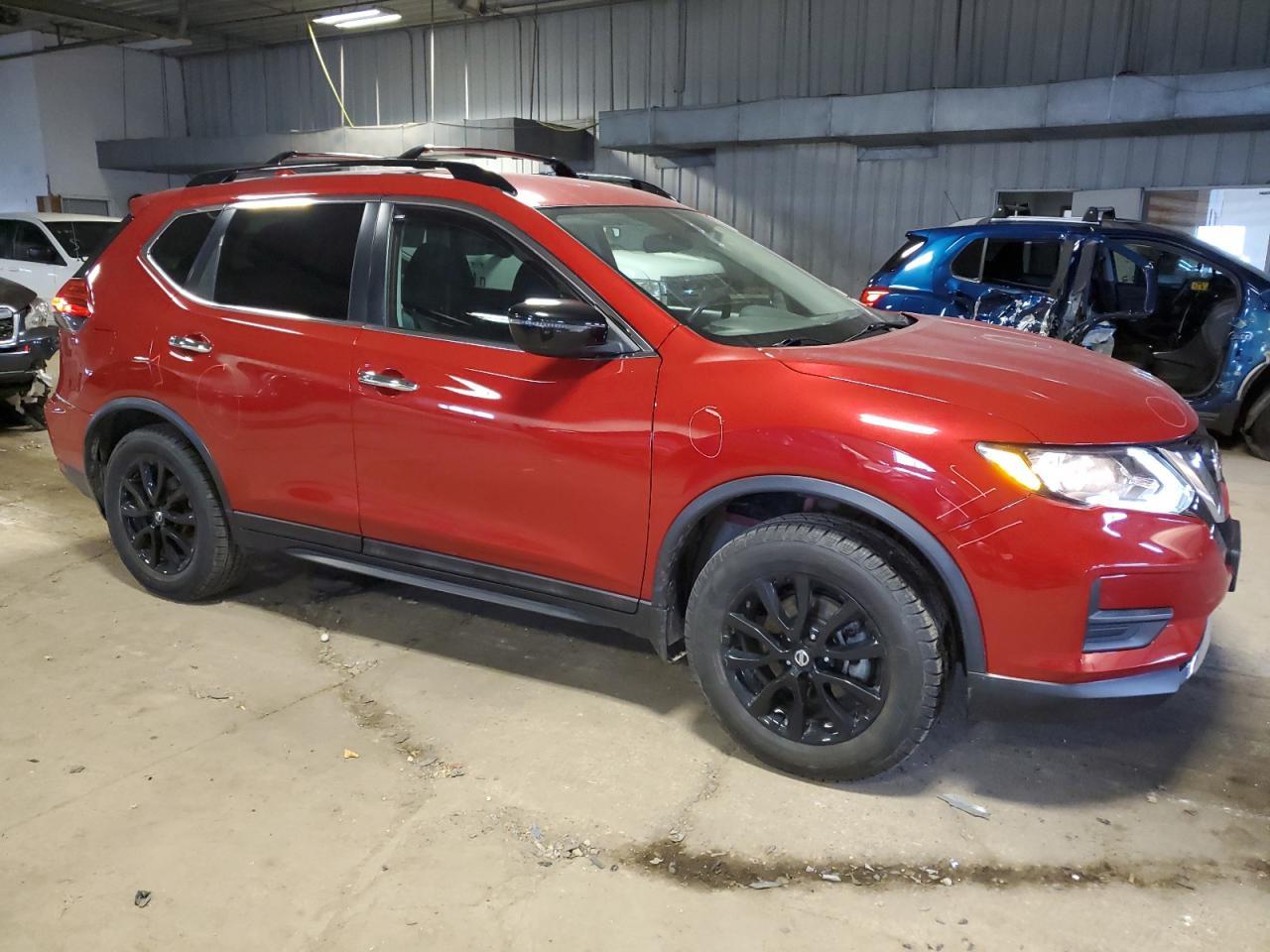 2017 NISSAN ROGUE SV - Фото 4