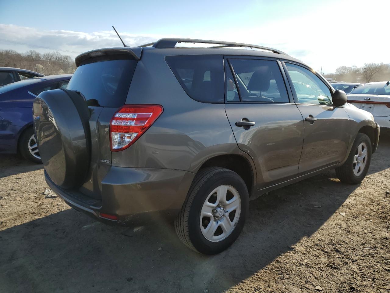2011 TOYOTA RAV4 - Фото 3