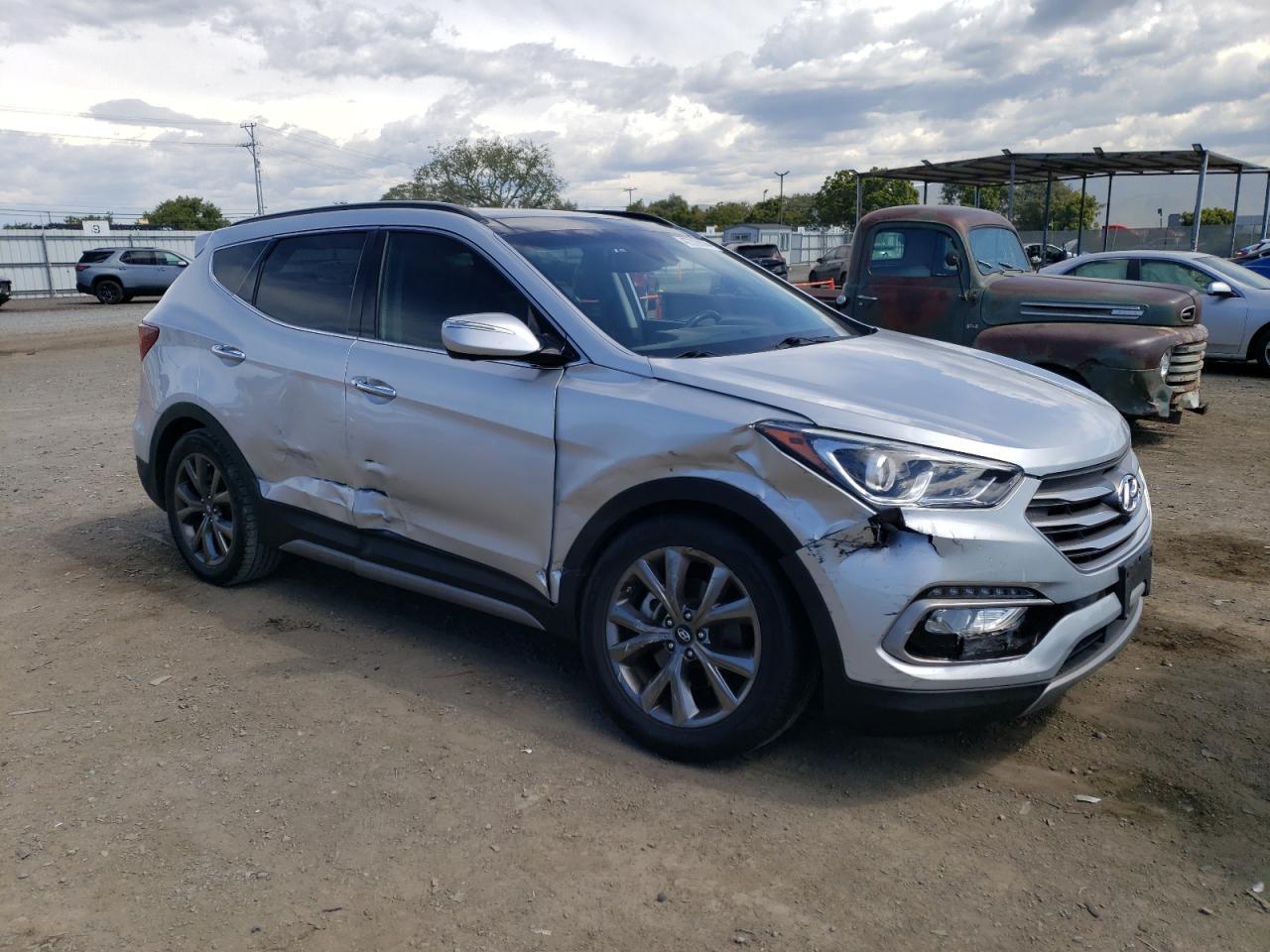 2017 HYUNDAI SANTA FE S - Image 4