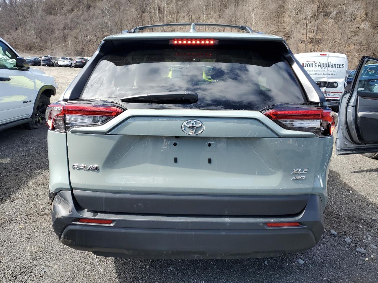 2022 TOYOTA RAV4 XLE - Image 6