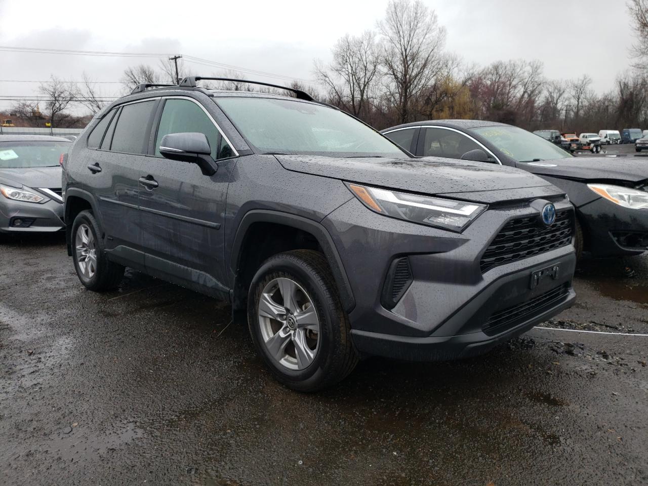 2022 TOYOTA RAV4 XLE - Image 4