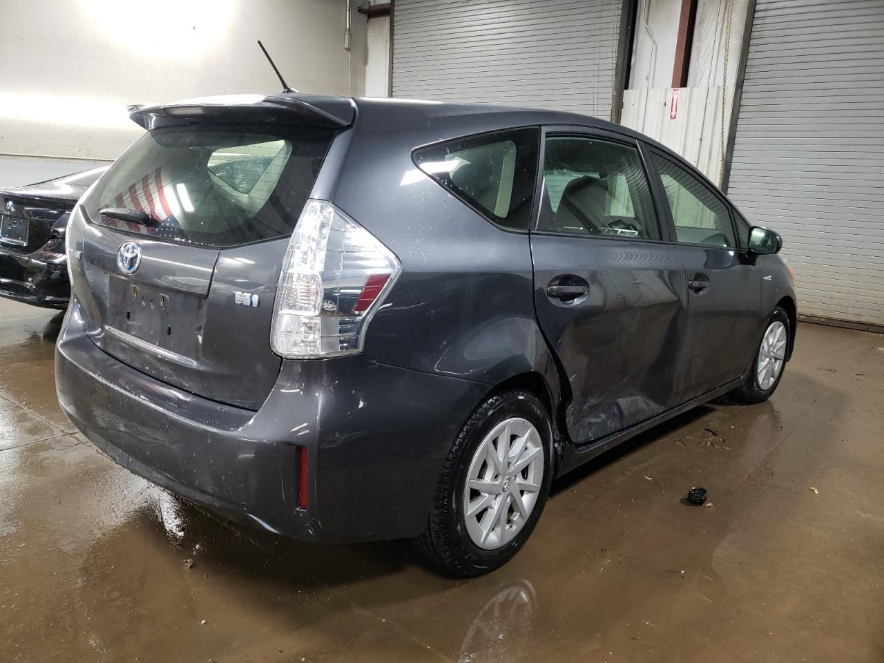2013 TOYOTA PRIUS V - Image 3