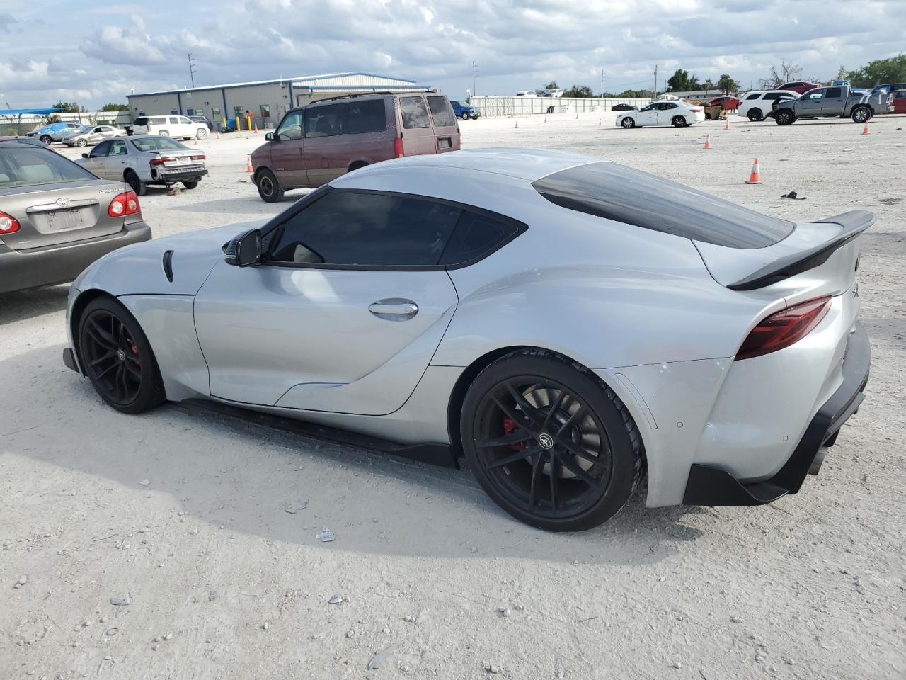 2021 TOYOTA SUPRA BASE - Фото 2