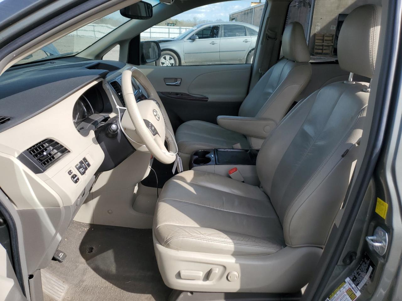 2011 TOYOTA SIENNA XLE - Фото 7