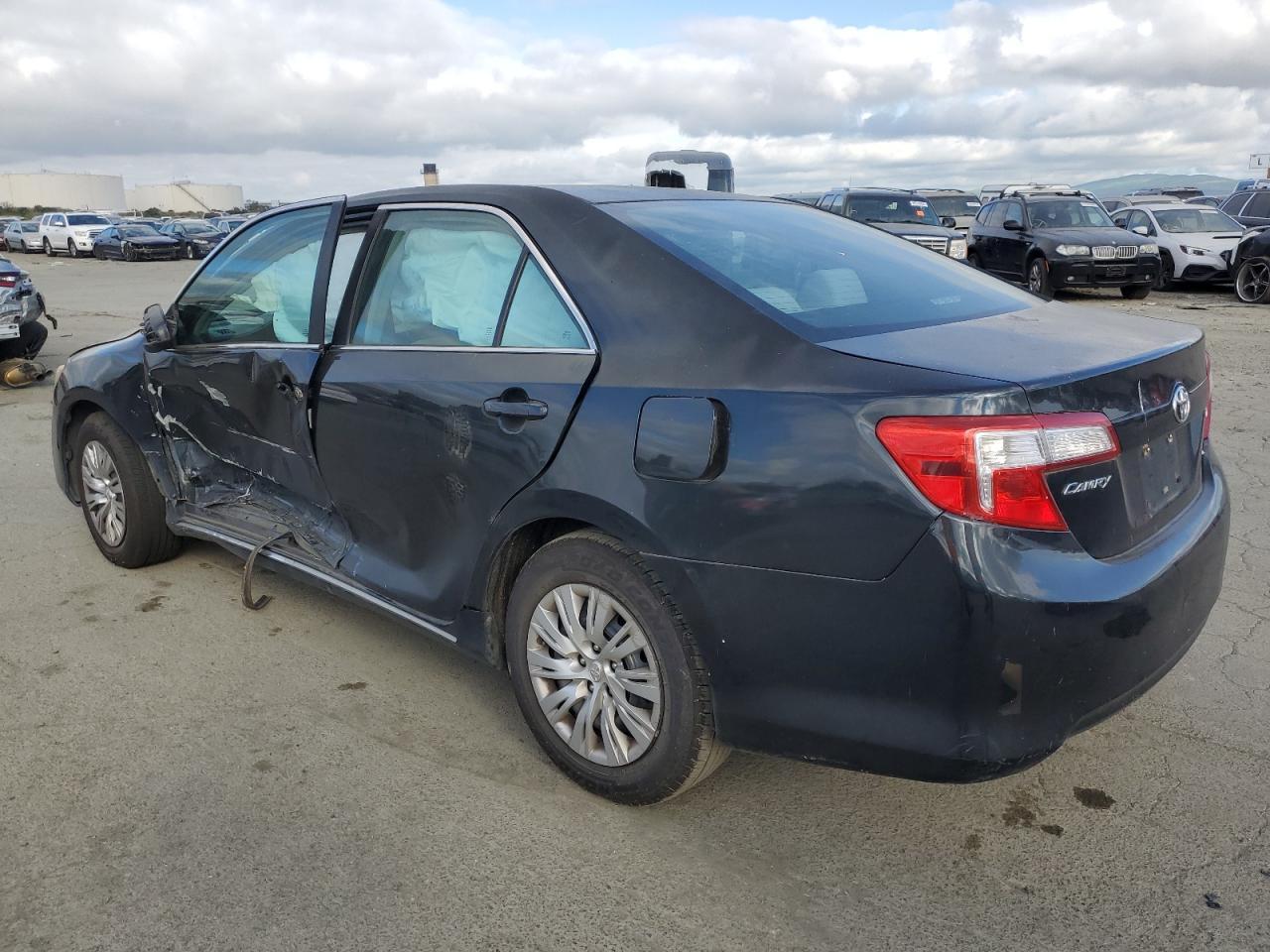 2014 TOYOTA CAMRY L - Фото 2