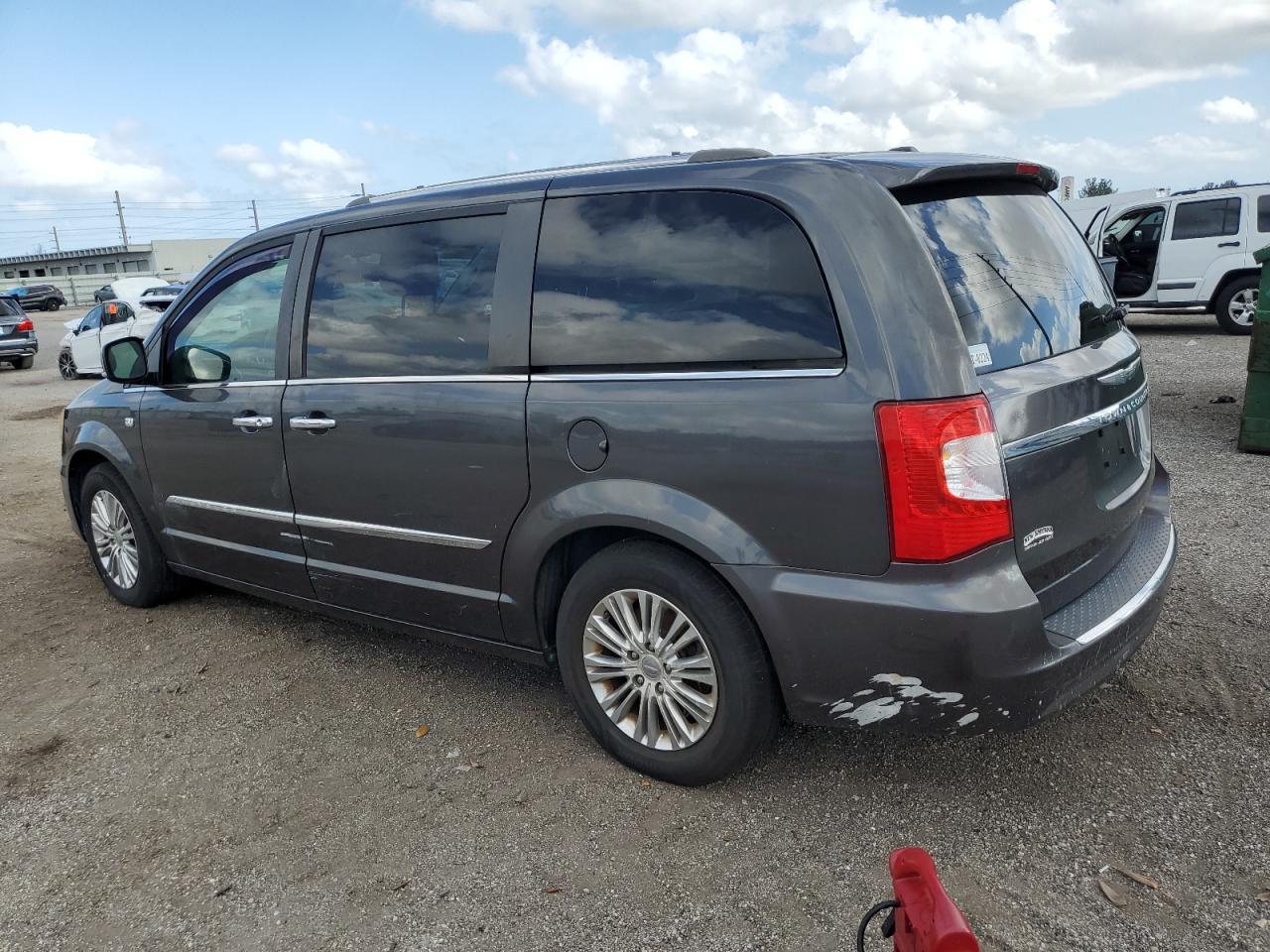 2014 CHRYSLER TOWN & COU - Фото 2
