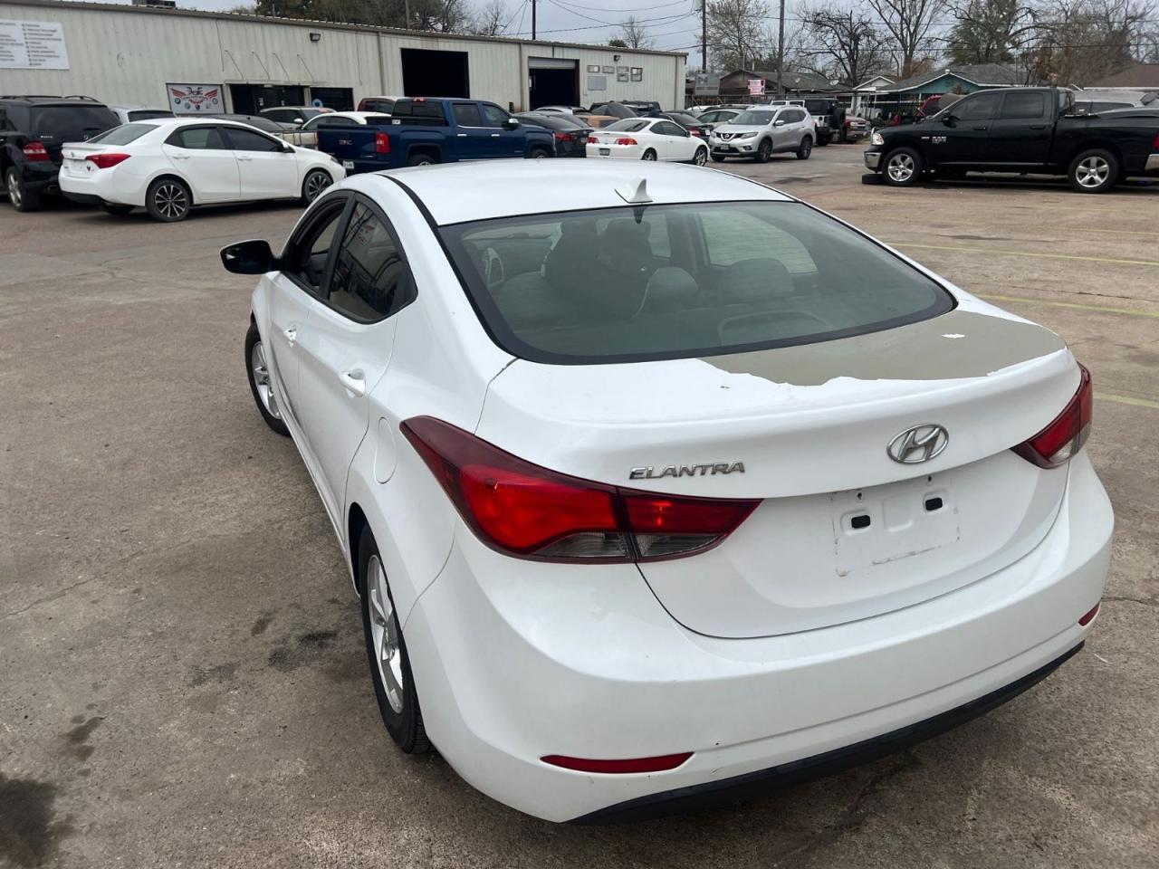 2015 HYUNDAI ELANTRA SE - Image 3