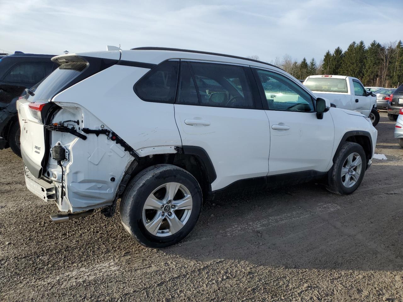 2020 TOYOTA RAV4 XLE - Фото 3