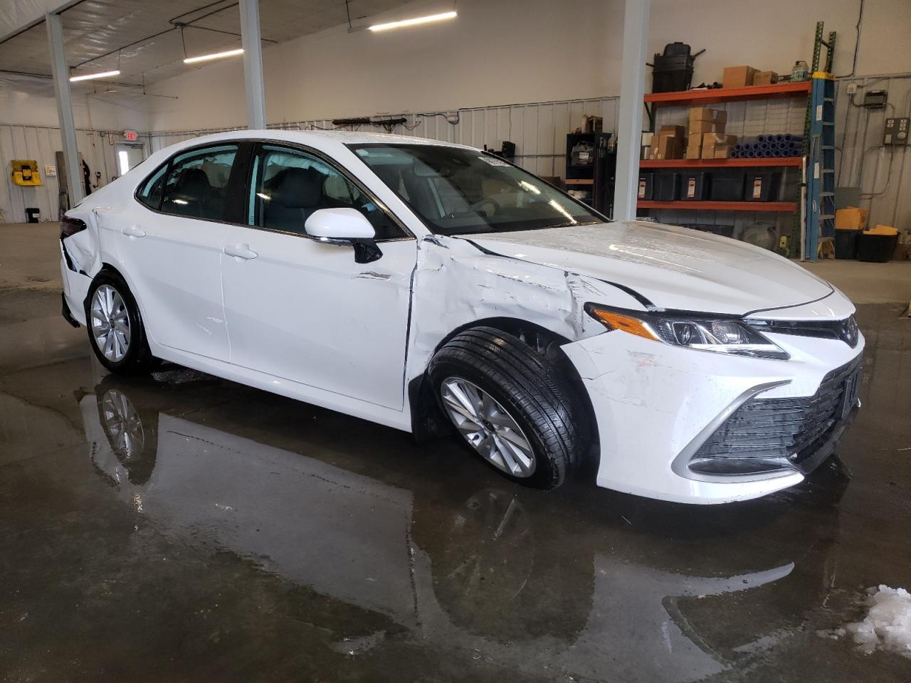 2024 TOYOTA CAMRY LE - Фото 4