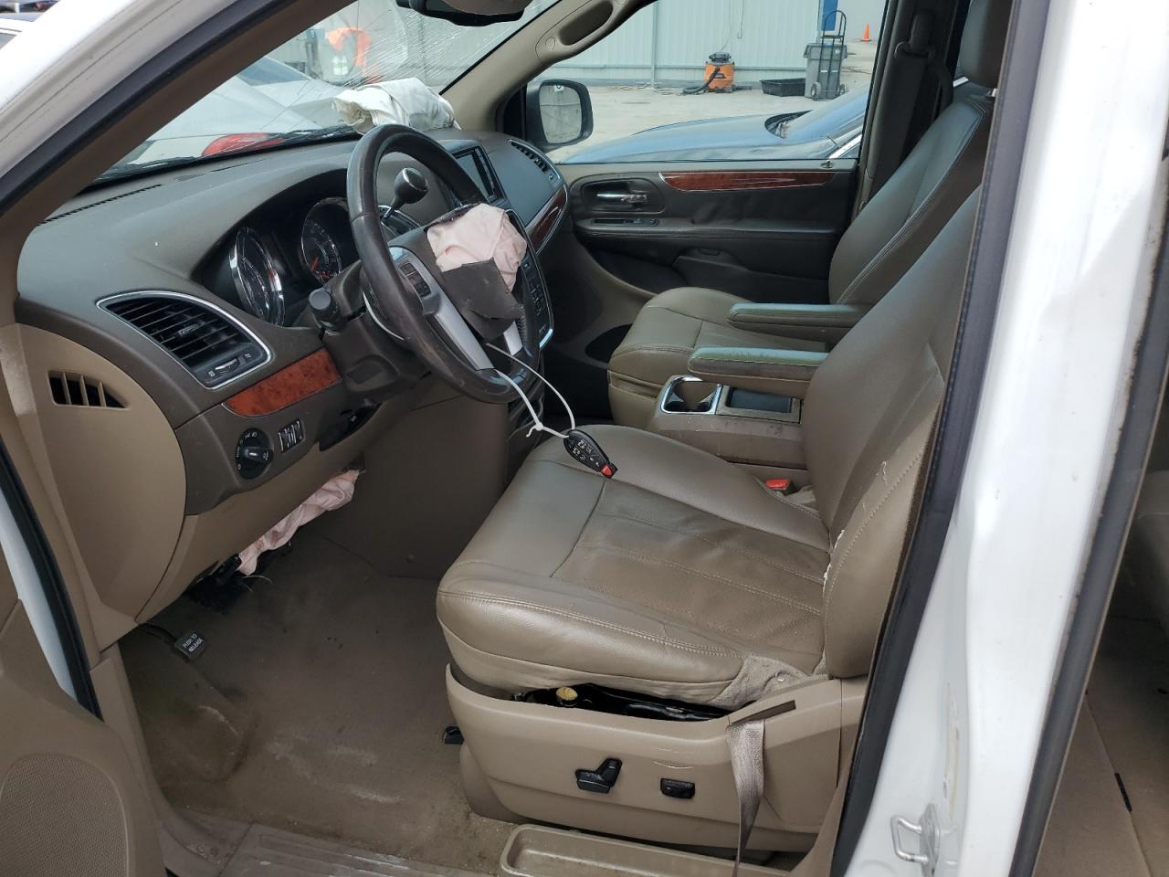 2014 CHRYSLER TOWN & COU - Фото 7