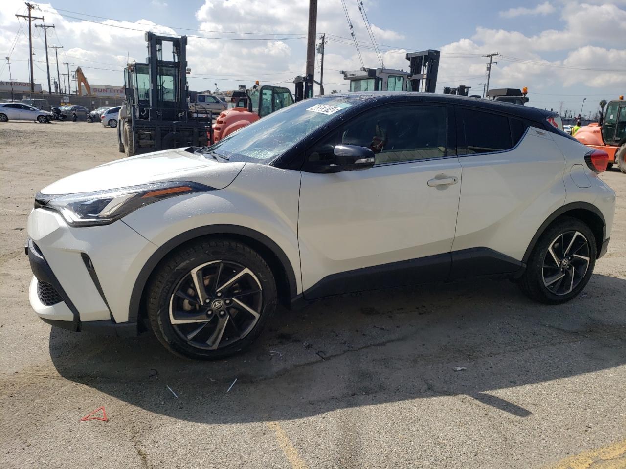 2020 TOYOTA C-HR XLE car image