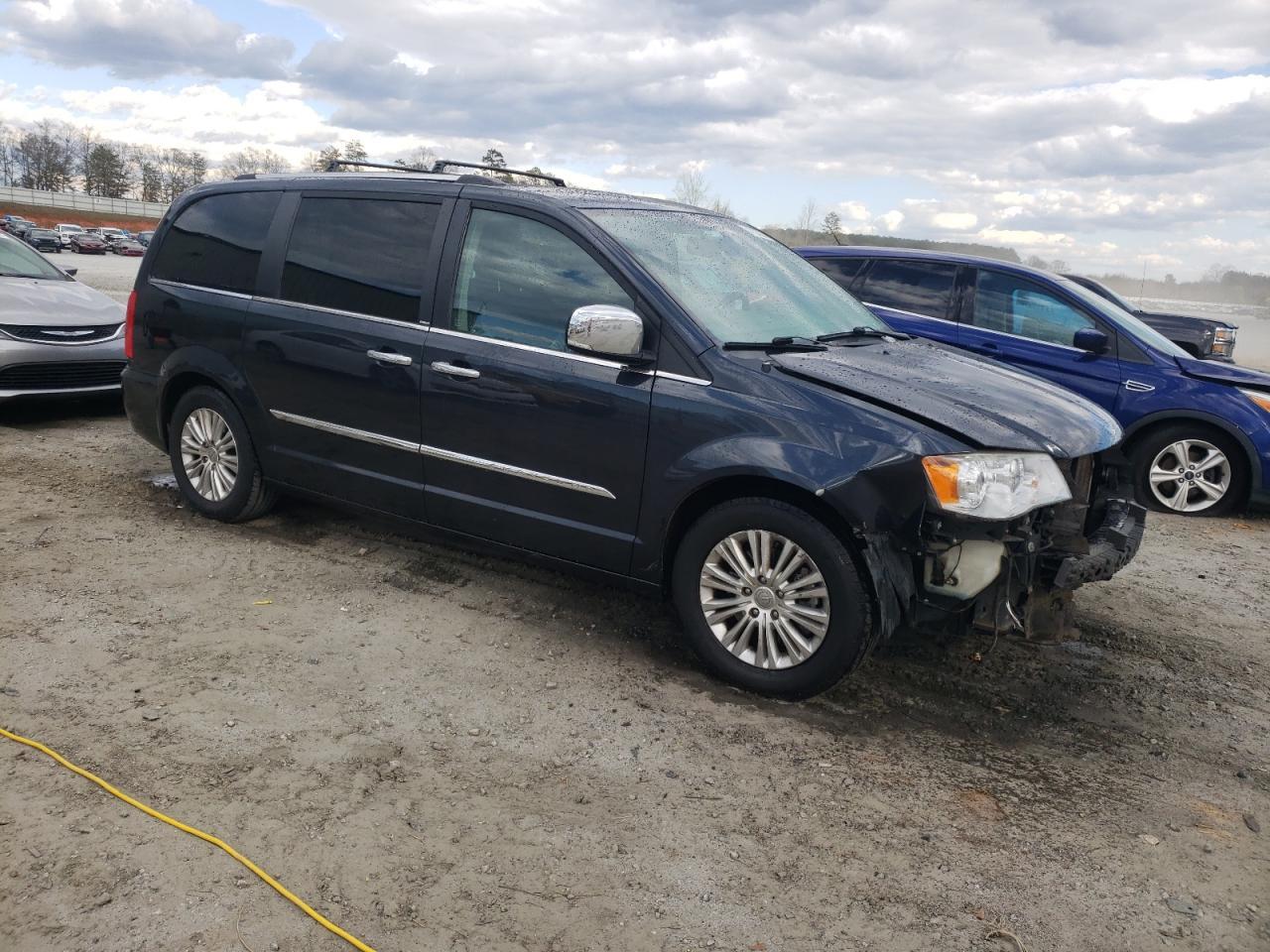 2014 CHRYSLER TOWN & COU - Image 4