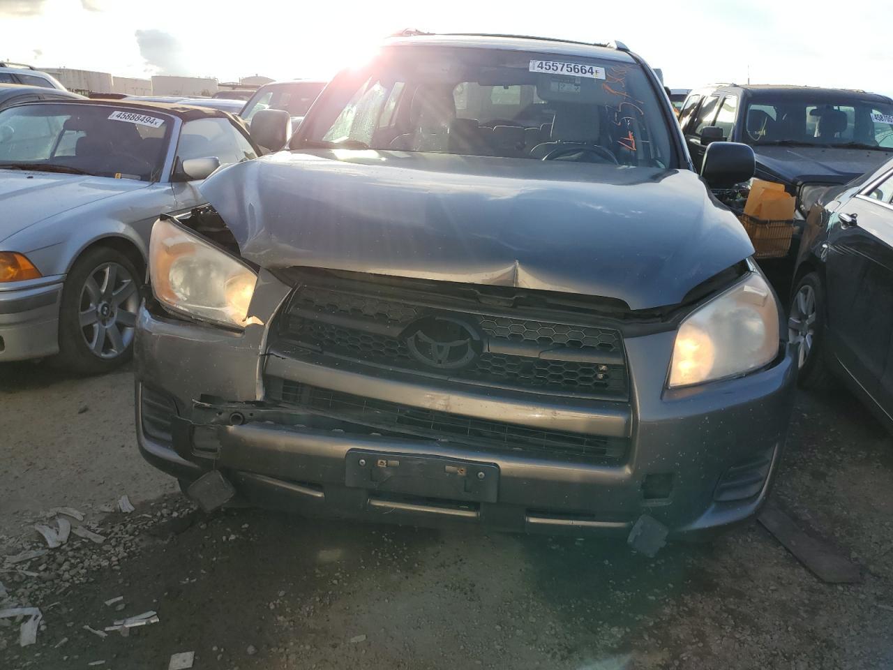 2011 TOYOTA RAV4 - Фото 5