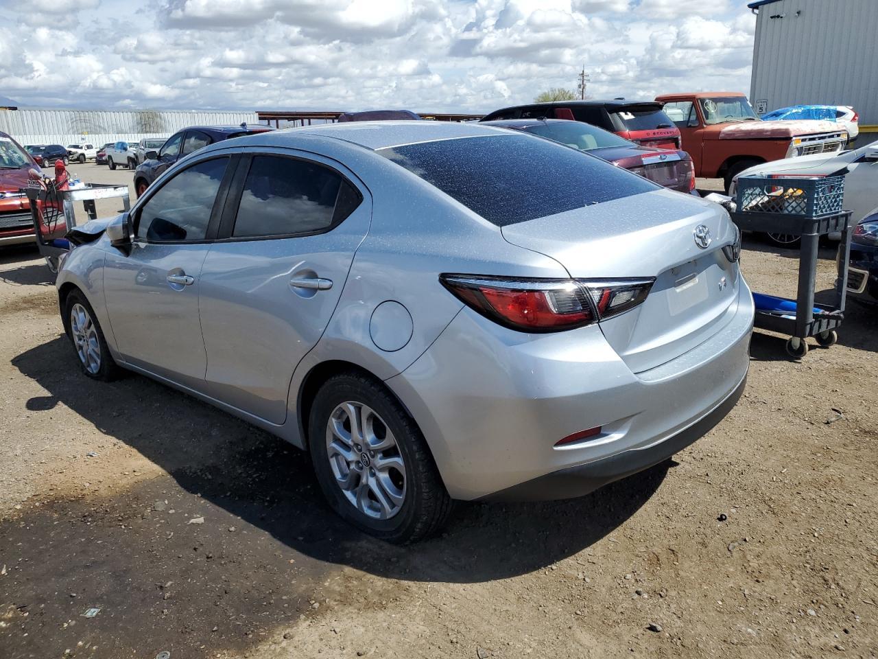 2017 TOYOTA YARIS IA - Фото 2