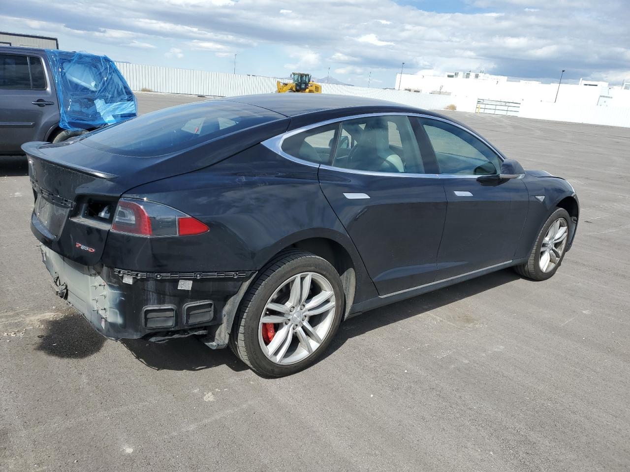 2015 TESLA MODEL S P8 - Image 3