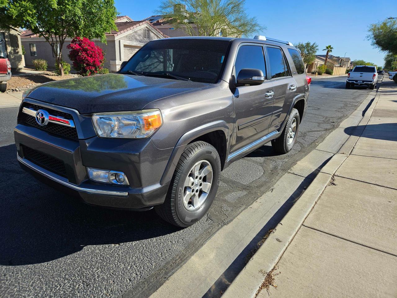 2011 TOYOTA 4RUNNER SR - Image 2