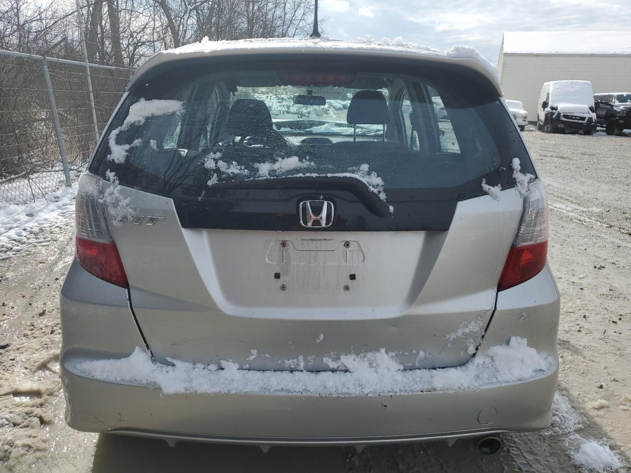 2011 HONDA FIT SPORT - Фото 6