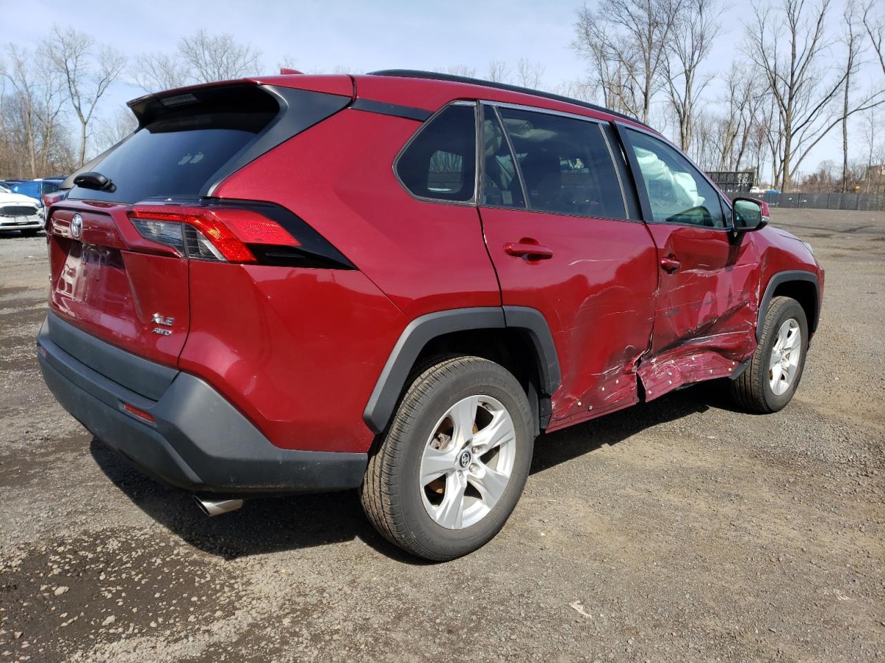 2020 TOYOTA RAV4 XLE - Фото 3