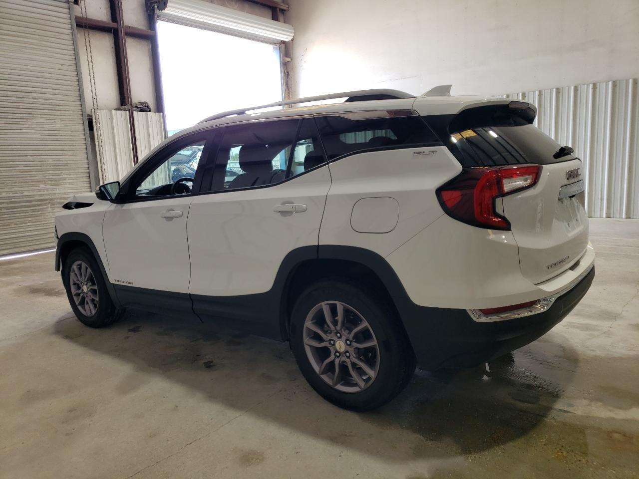 2023 GMC TERRAIN SL - Image 2