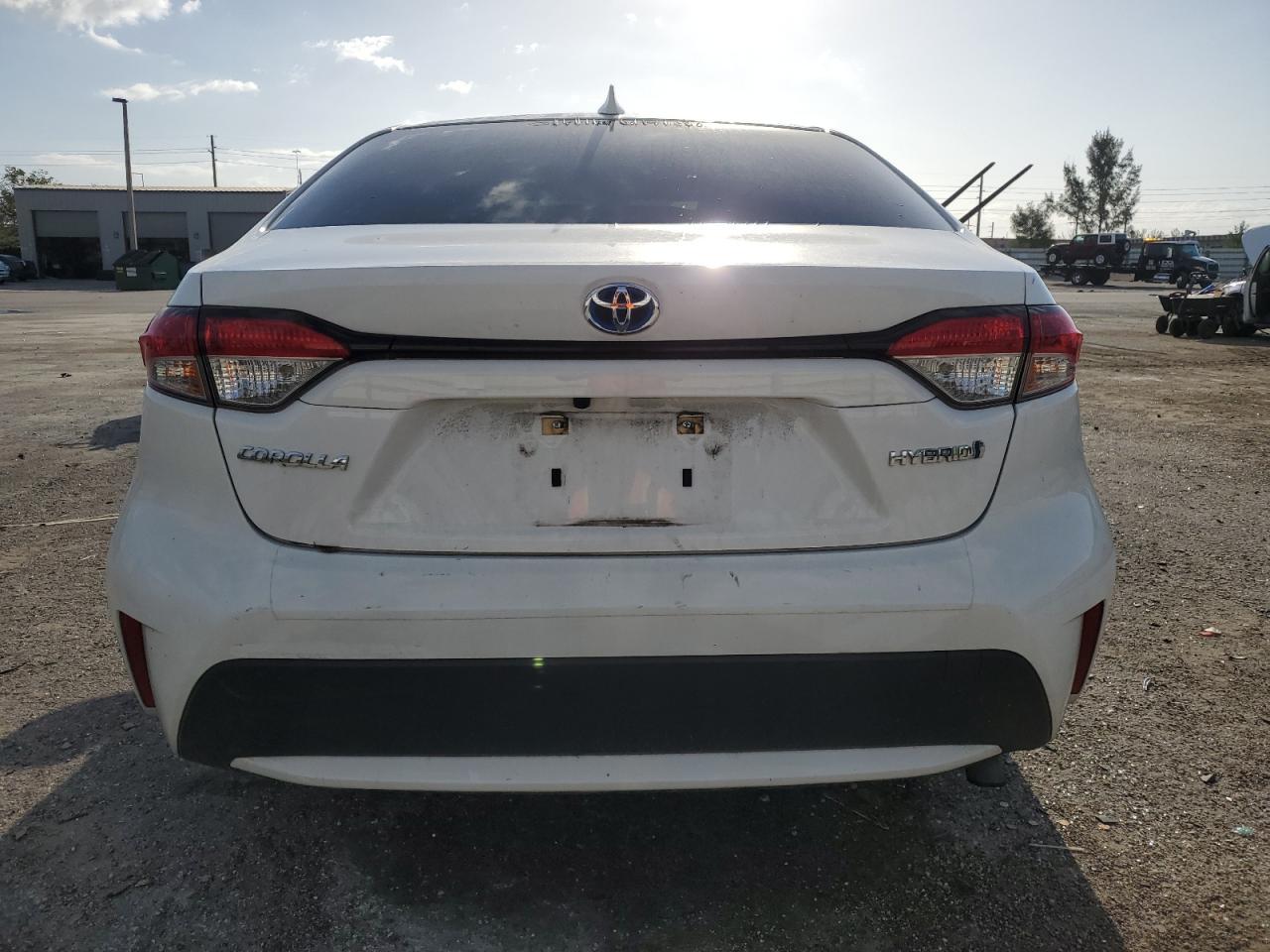 2021 TOYOTA COROLLA LE - Фото 6