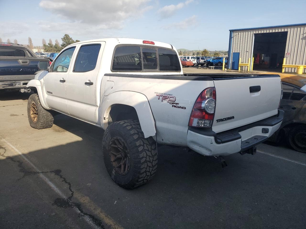 2011 TOYOTA TACOMA DOU - Фото 2