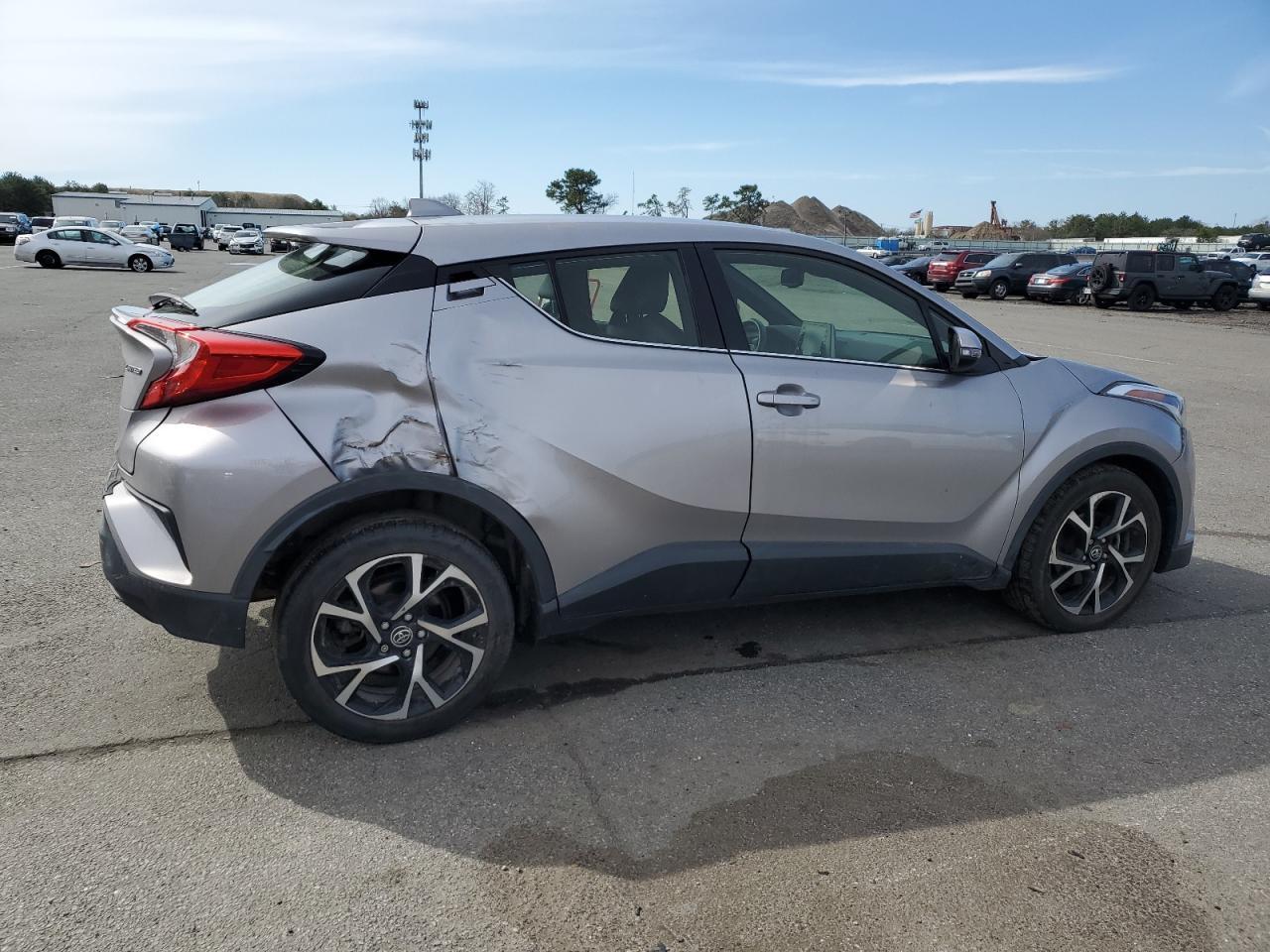 2019 TOYOTA C-HR XLE - Image 3