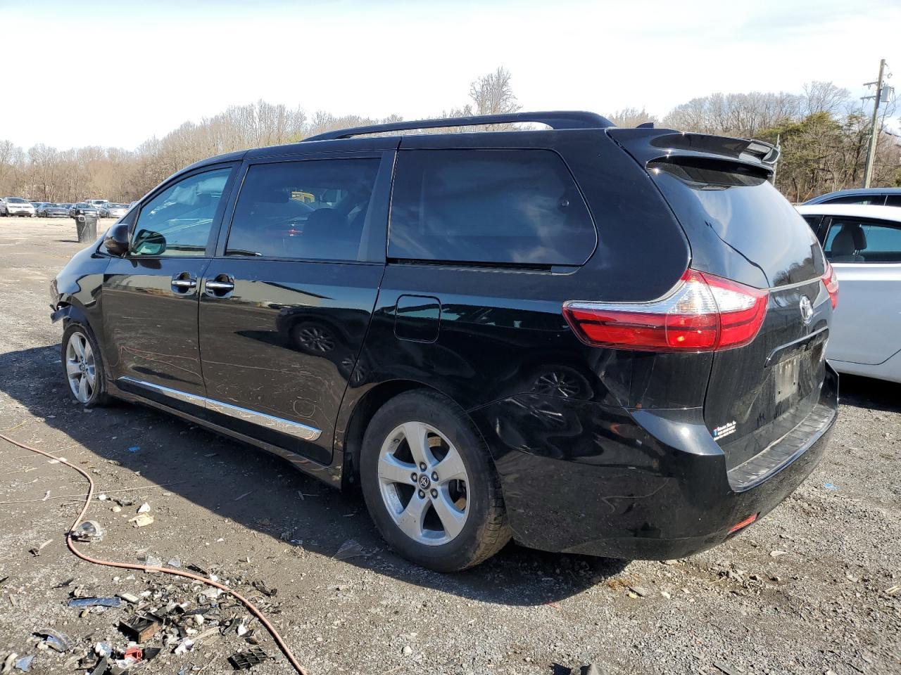 2019 TOYOTA SIENNA LE - Фото 2