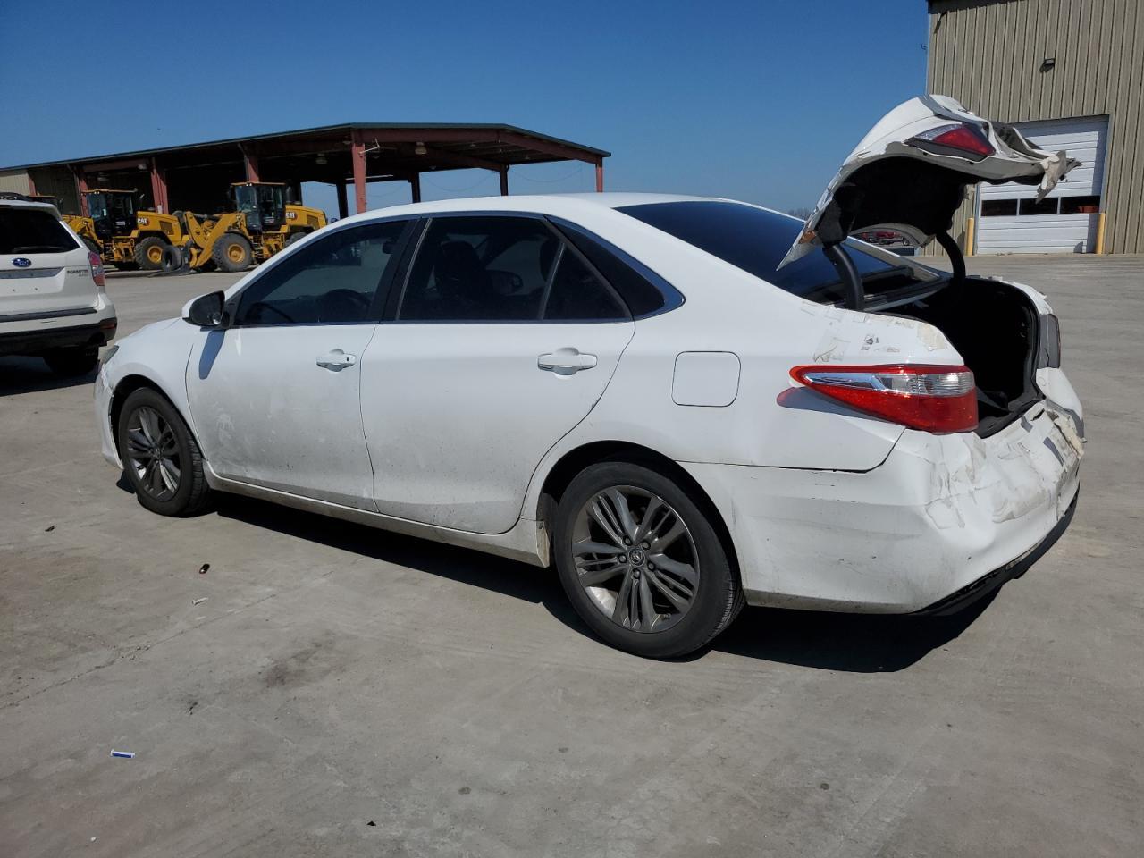 2016 TOYOTA CAMRY LE - Фото 2