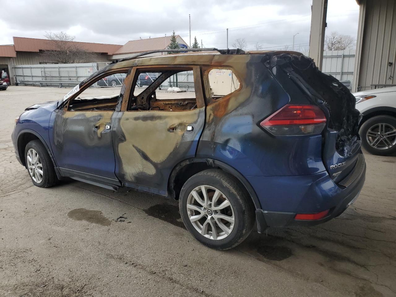 2017 NISSAN ROGUE SV - Image 2