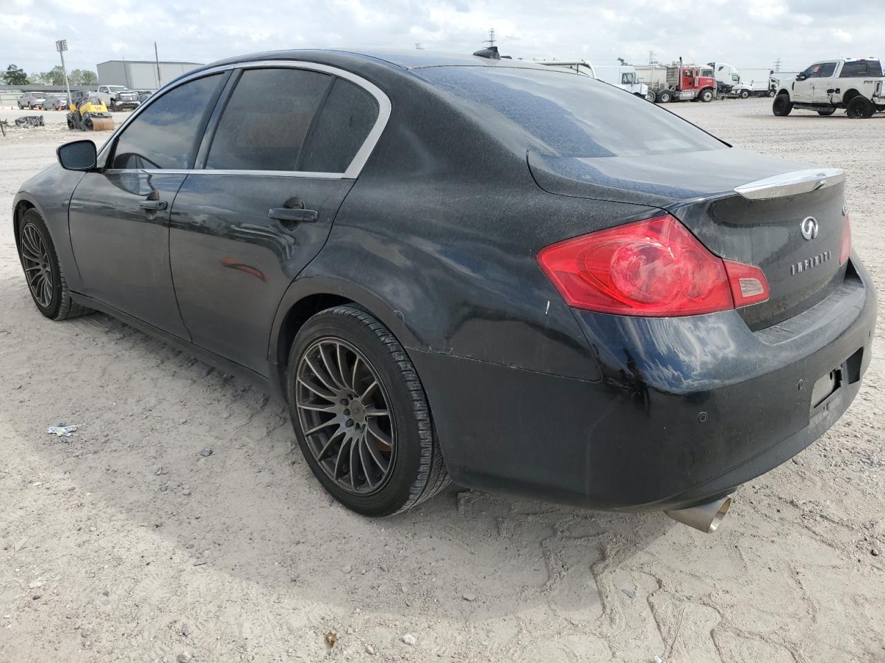 2011 INFINITI G37 BASE - Image 2