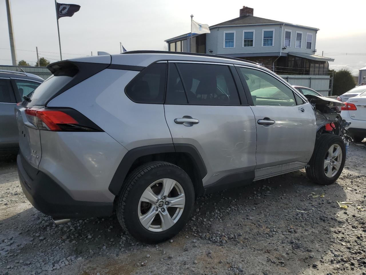 2021 TOYOTA RAV4 LE - Image 3