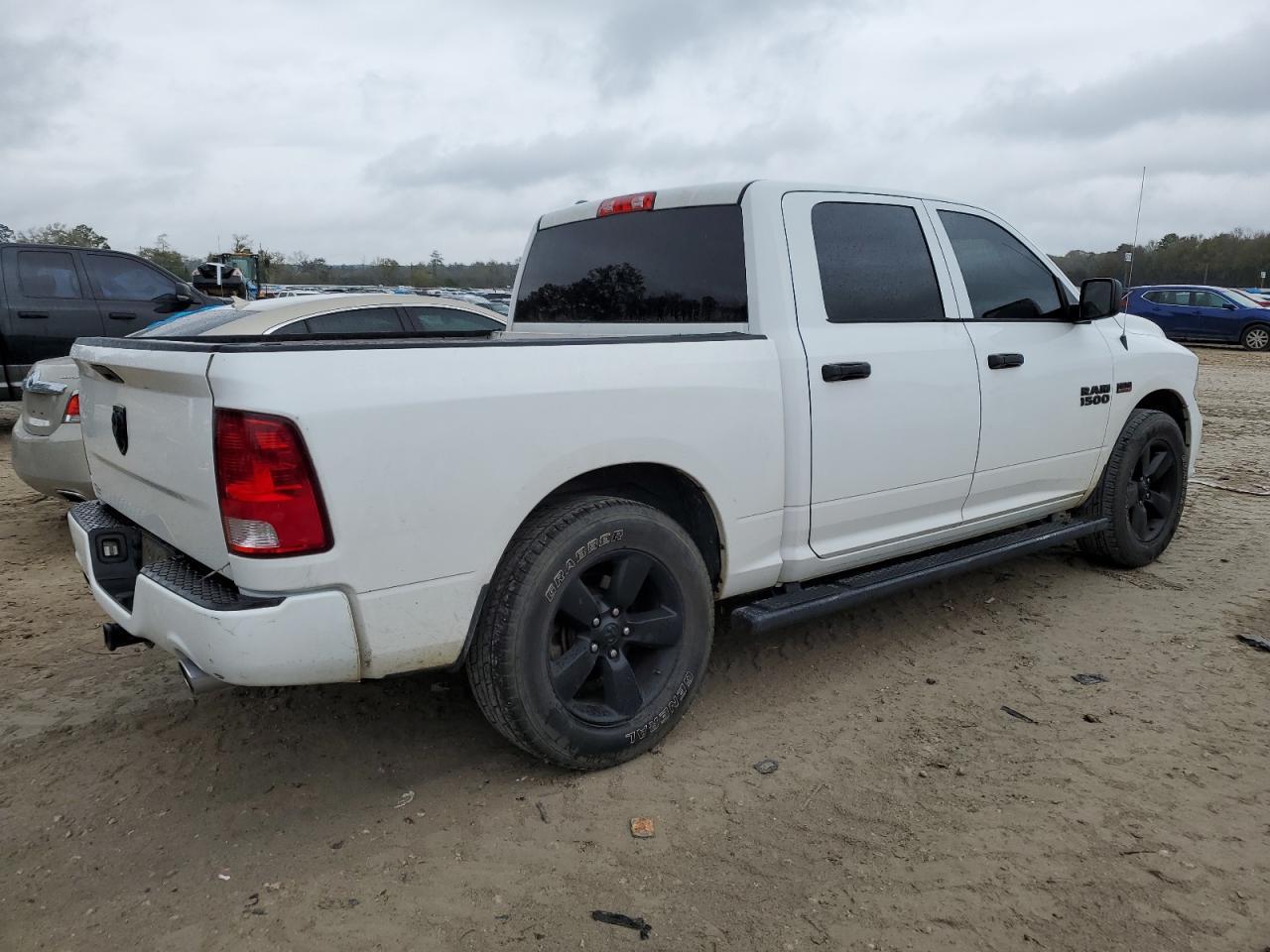 2017 RAM 1500 ST - Фото 3