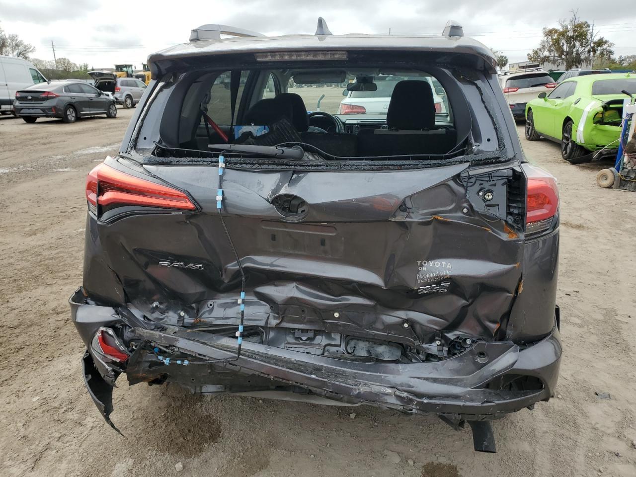 2017 TOYOTA RAV4 XLE - Image 6
