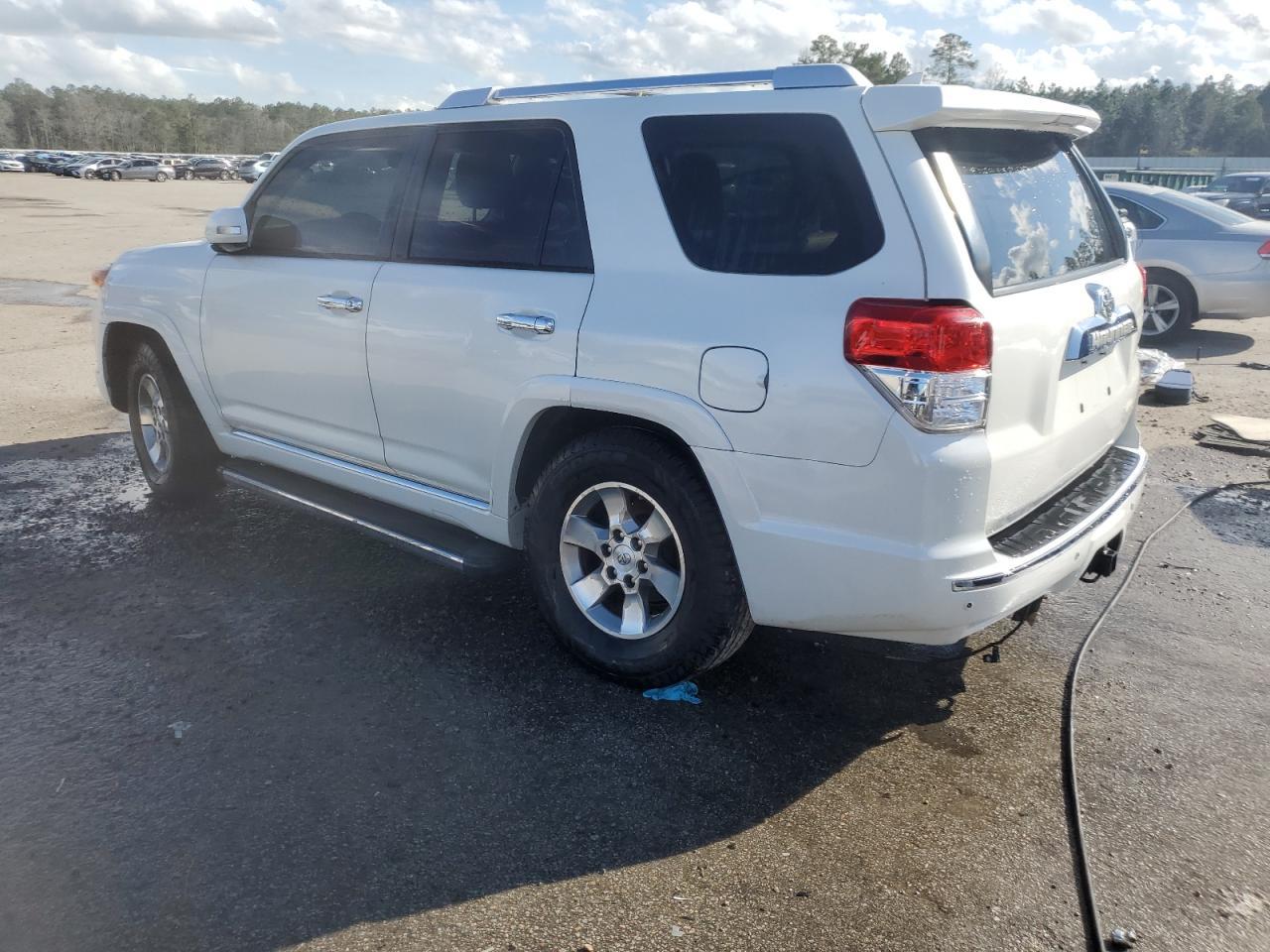 2011 TOYOTA 4RUNNER SR - Image 2