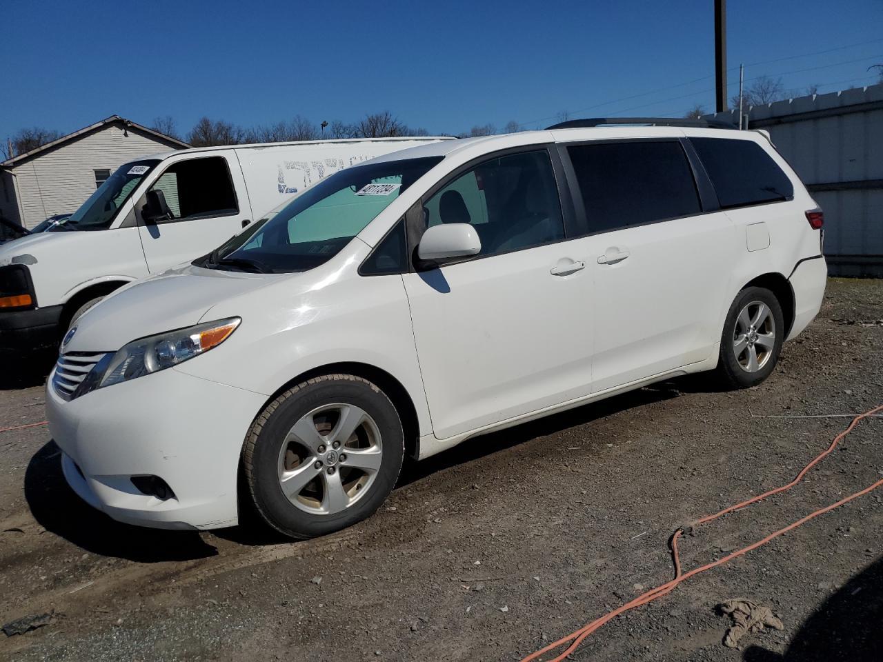 2015 TOYOTA SIENNA LE