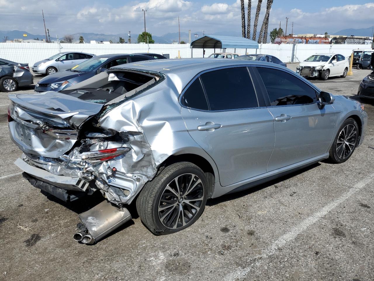 2018 TOYOTA CAMRY L - Фото 3