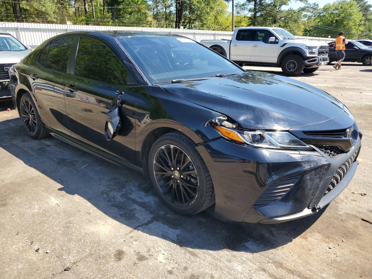 2020 TOYOTA CAMRY SE - Фото 4