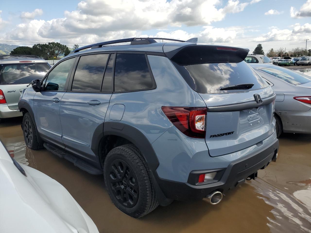 2023 HONDA PASSPORT T - Image 2