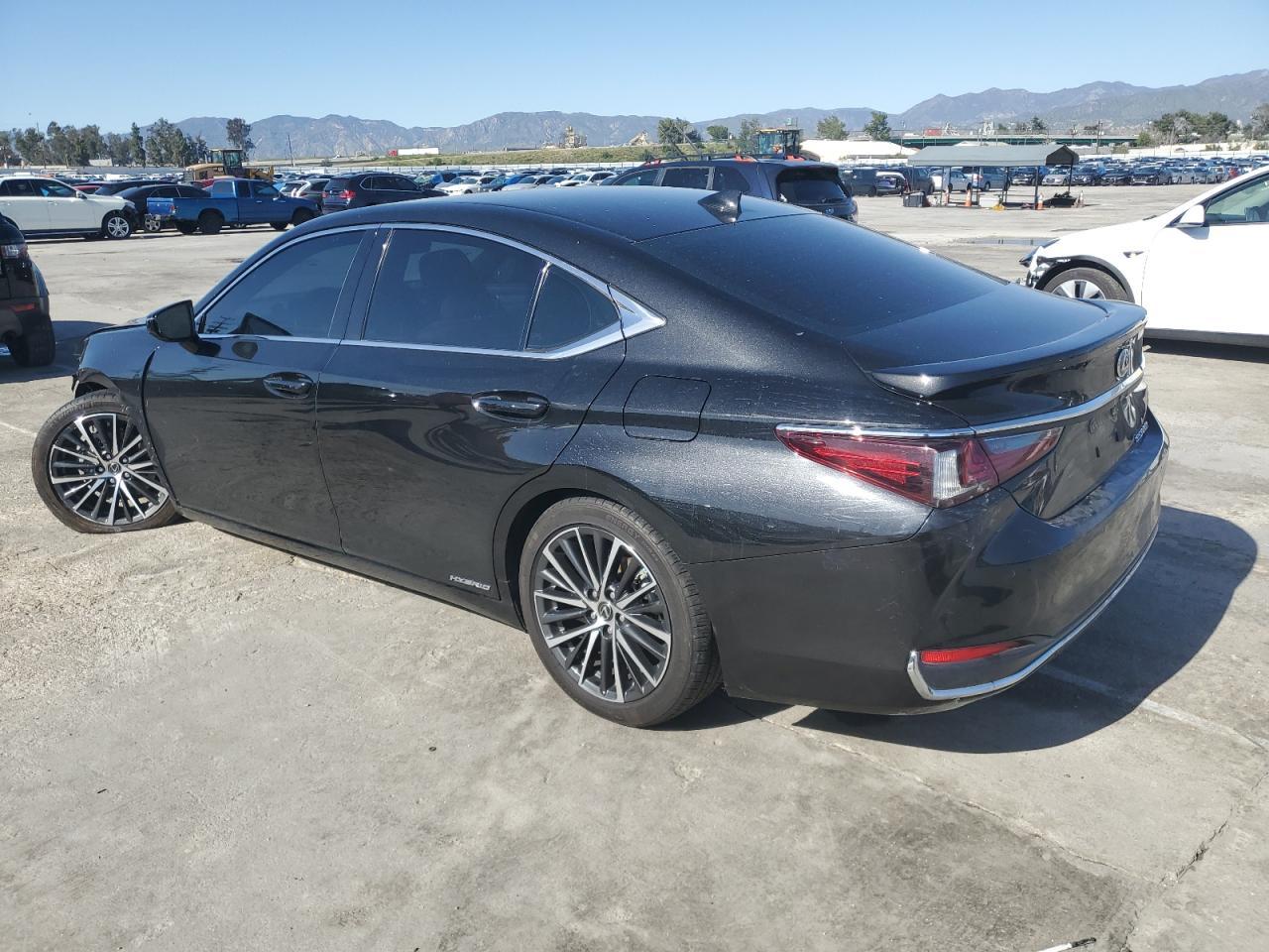 2022 LEXUS ES 300H BA - Фото 2