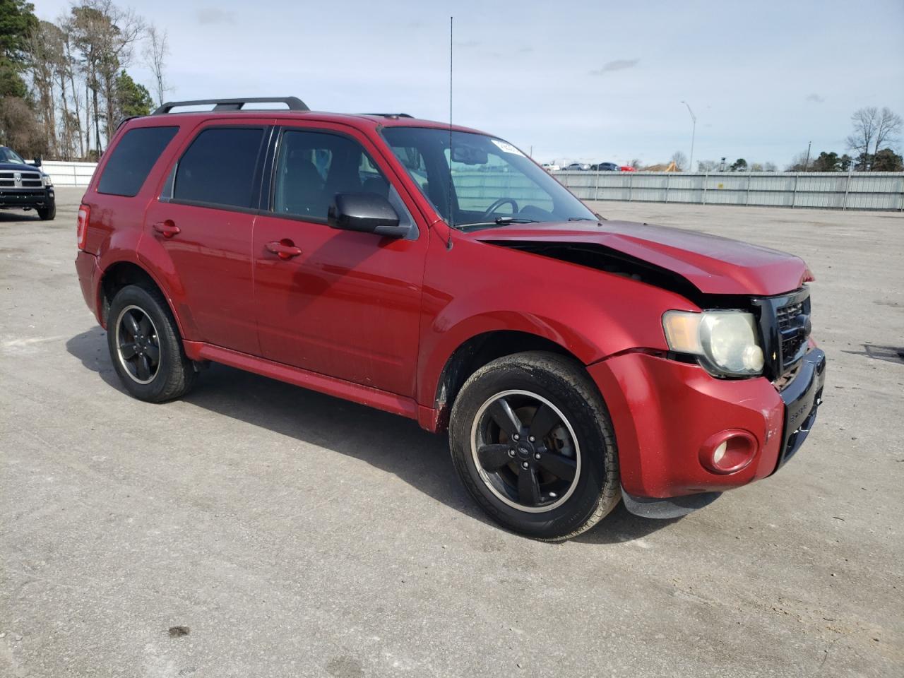 2010 FORD ESCAPE XLT - Image 4