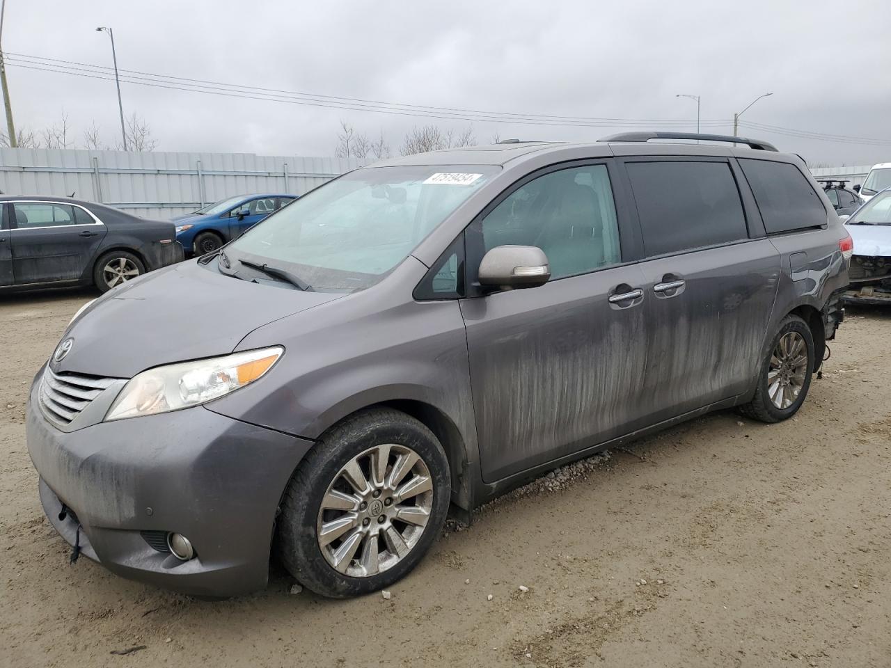 2013 TOYOTA SIENNA XLE