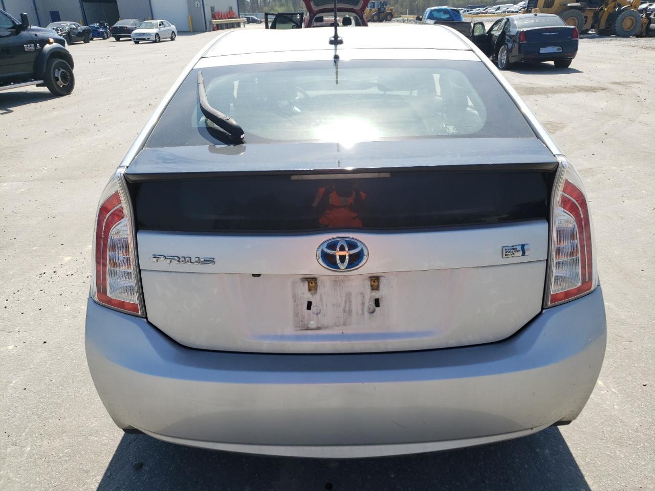 2015 TOYOTA PRIUS - Image 6